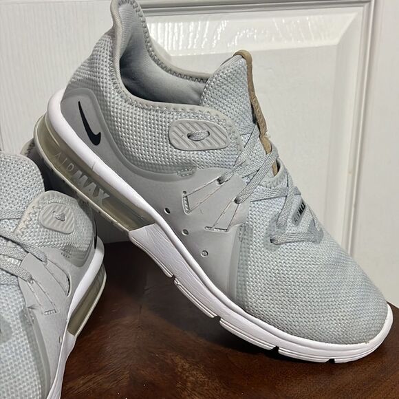 🔥🔥 Nike Air Max Sequent 3 Gray Running Shoes - Women Sz8 - EXCELLENT Condition - Picture 3 of 12